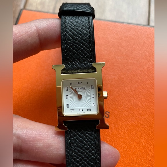 Heure H watch, Black Epsom Calfskin Mini model, 21 mm - Picture 7 of 11